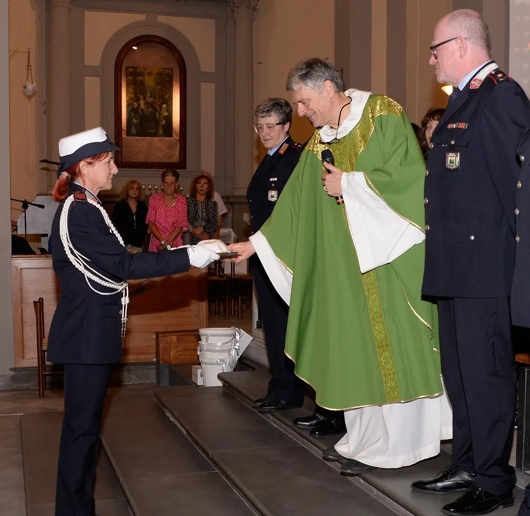 Lo zucchetto del Papa a Barberino di Mugello: un dono per la Polizia  municipale