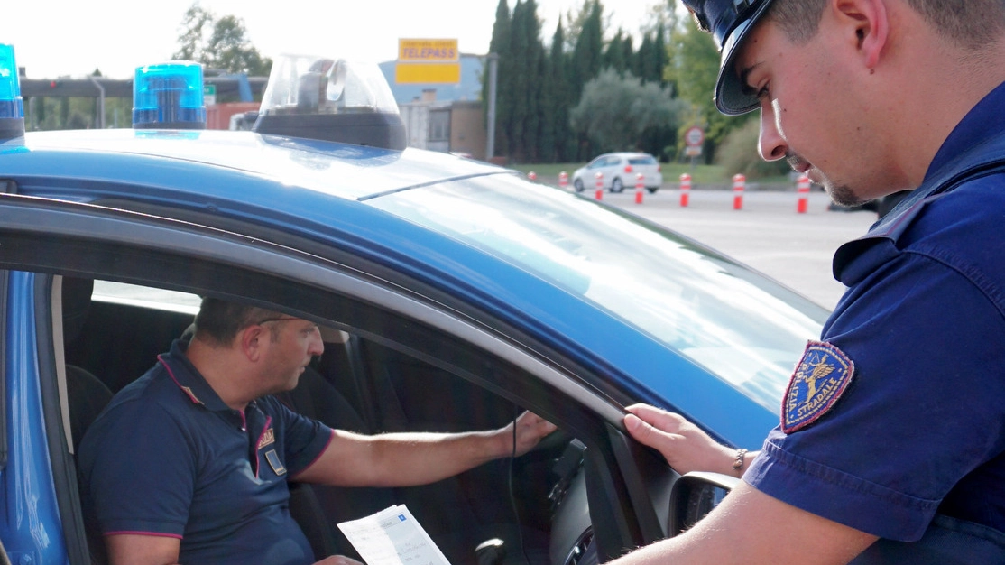 Polizia stradale al lavoro