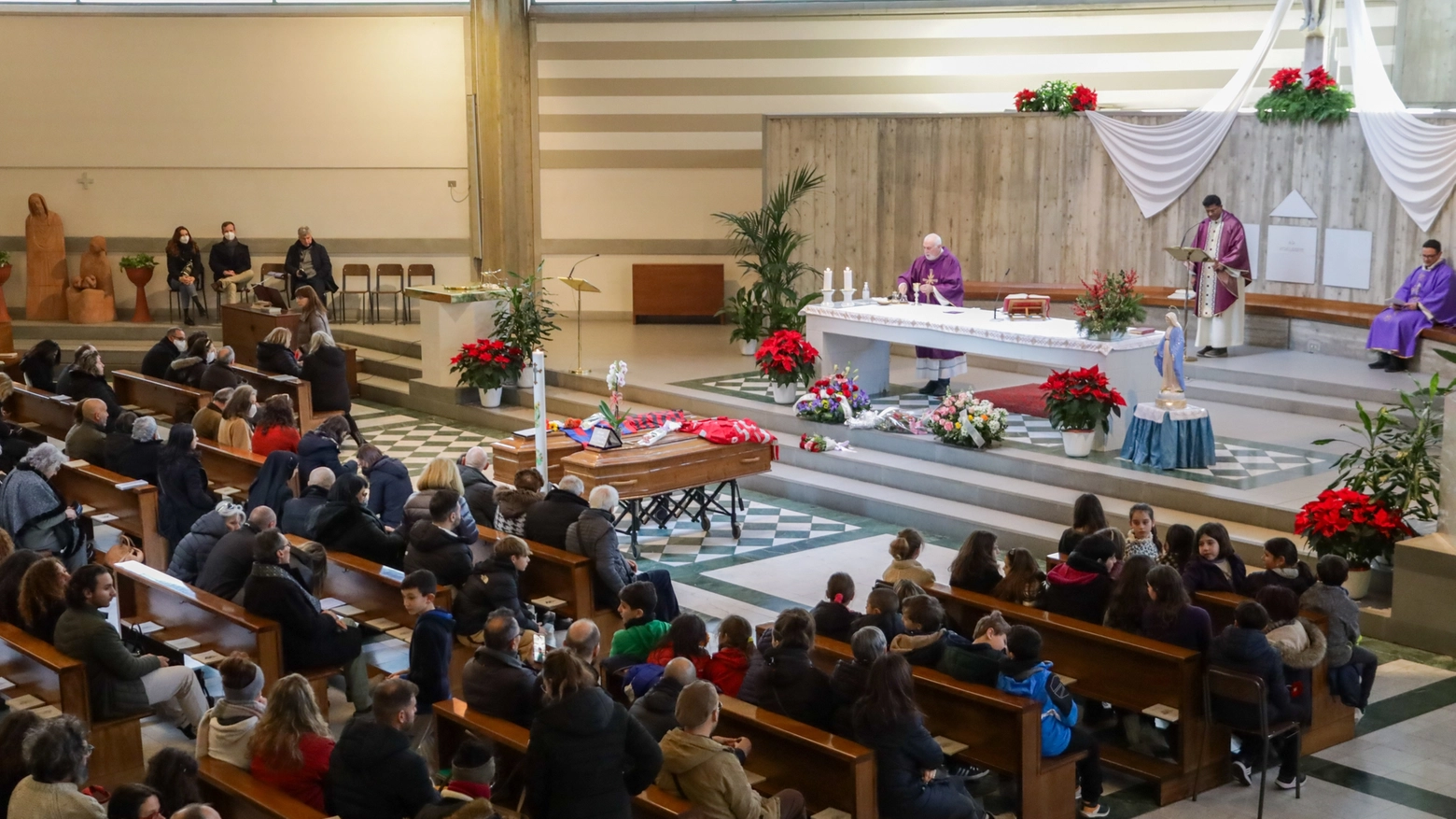 I funerali di Alessio Anzaldi e Rossella Cirri nella chiesa di Quinto (Fotocronache Germogli)
