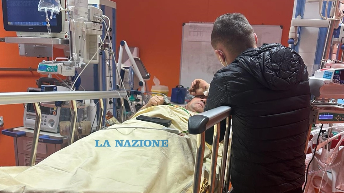 Cristinel  Spataru con il figlio all'ospedale di Careggi