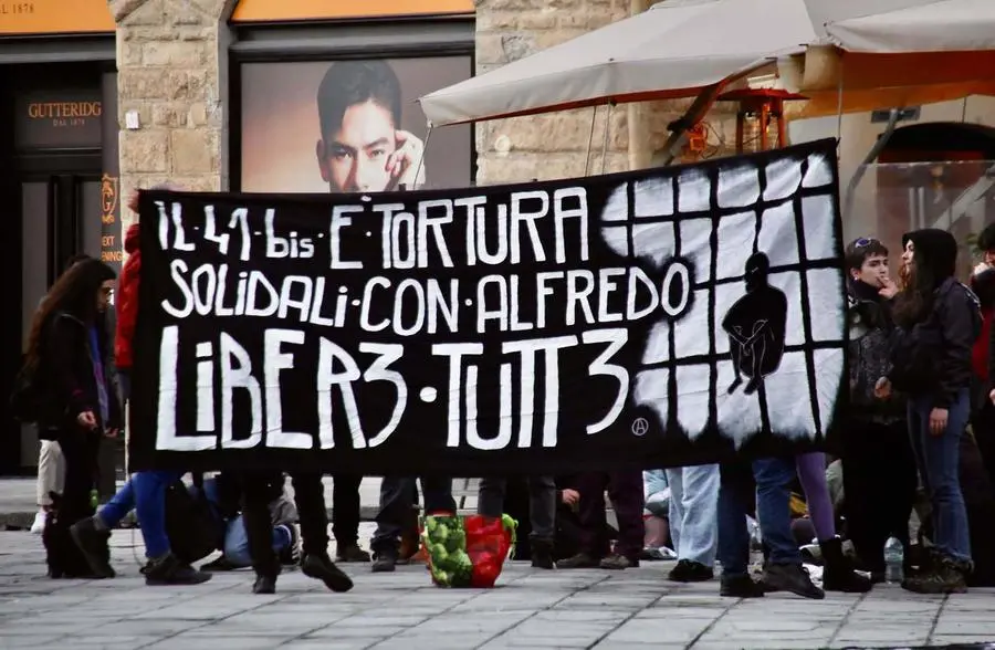 Anarchici in Toscana, il fuoco sotto la cenere. L'attenzione torna alta