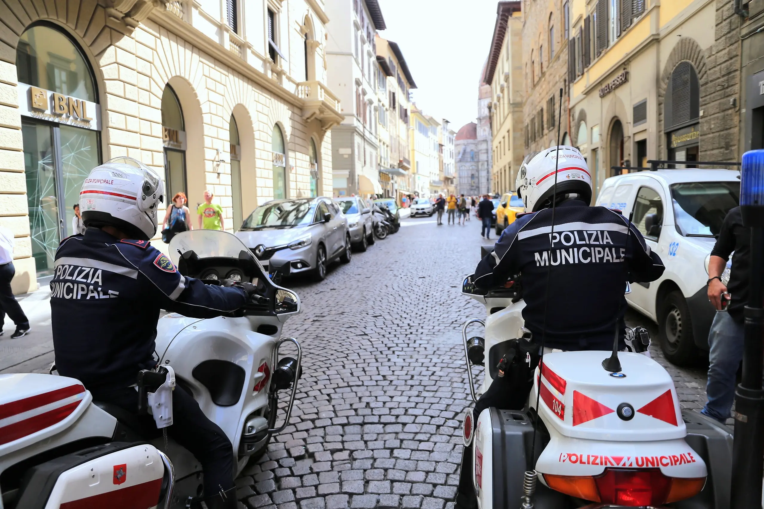 Firenze, senza patente alla guida di uno scooter privo di assicurazione: denunciato