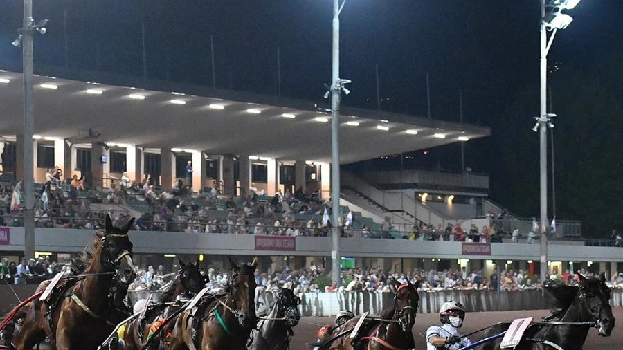 All’ippodromo va in scena il tradizione gran premio "Città di Montecatini". Stamani rose in omaggio alle ospiti del Tettuccio e sfilata delle carroze d’epoca