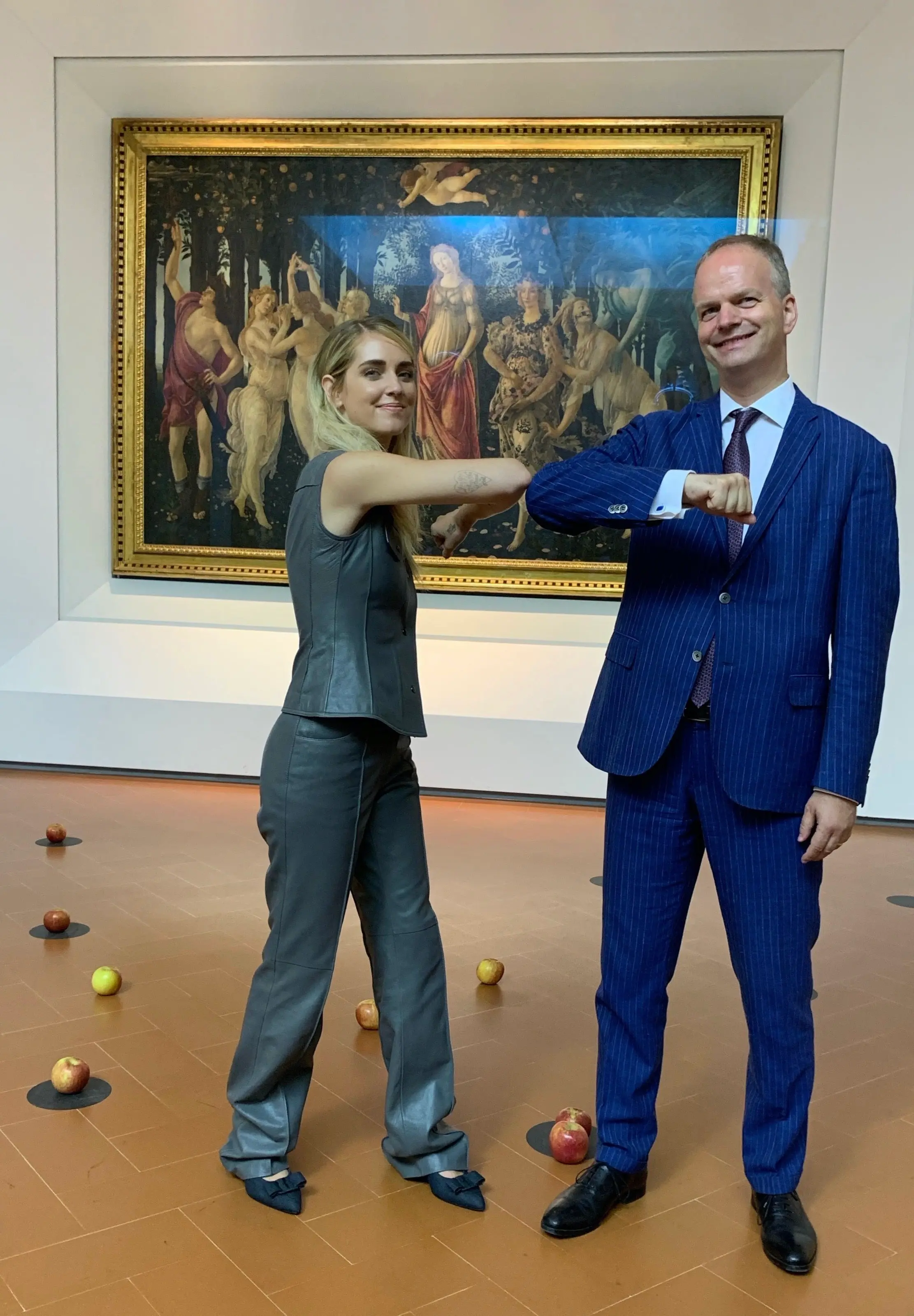 Musei, Chiara Ferragni in visita agli Uffizi