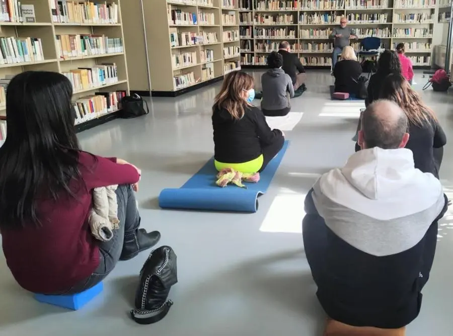 Meditazione, giochi e letture in biblioteca