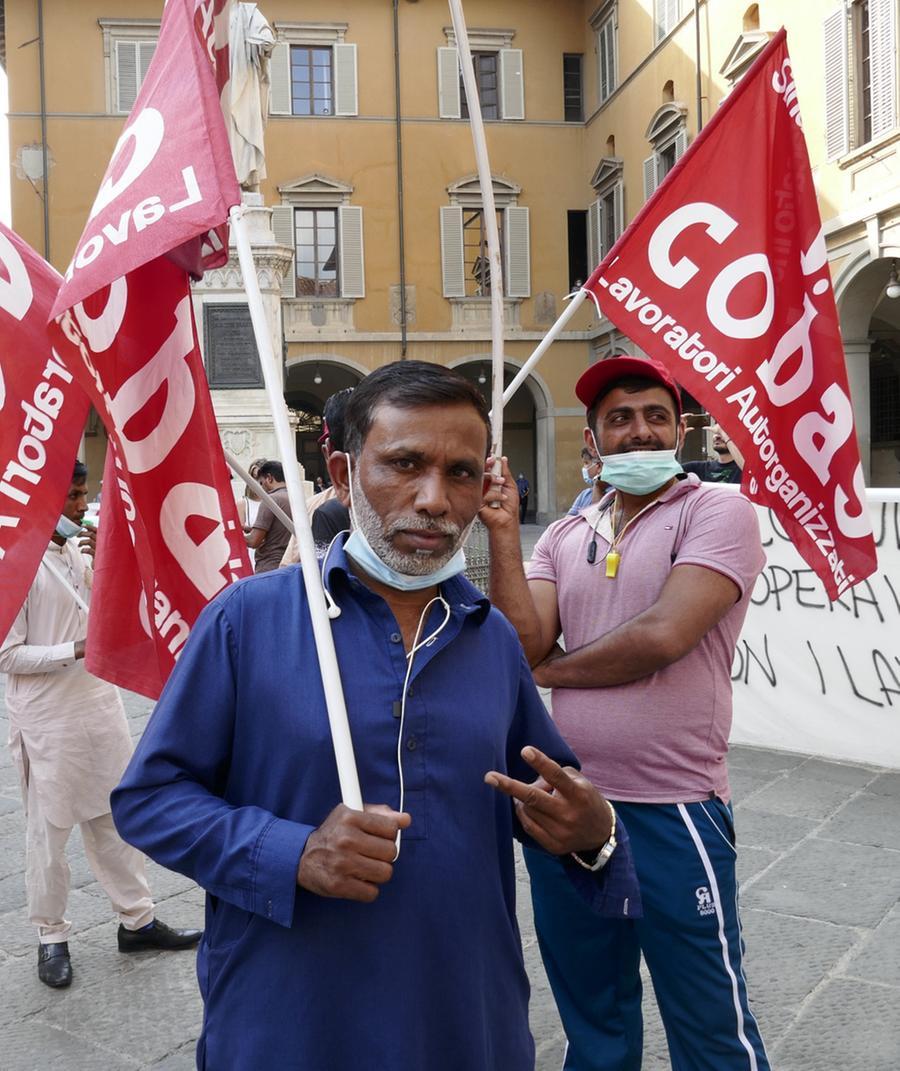 "Turni Tremendi E Malattie Non Pagate". Gli Operai Fanno Lo Sciopero ...