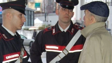 Grazie alla generosità della donna e ai carabinieri l’anziano ha recuperato i soldi