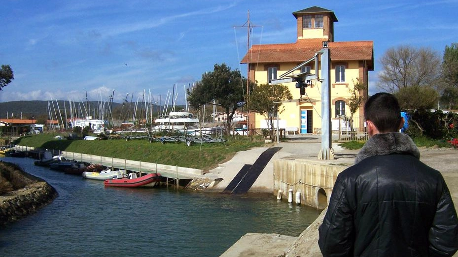 Scavano alla foce del Cervia  Ma non hanno autorizzazione