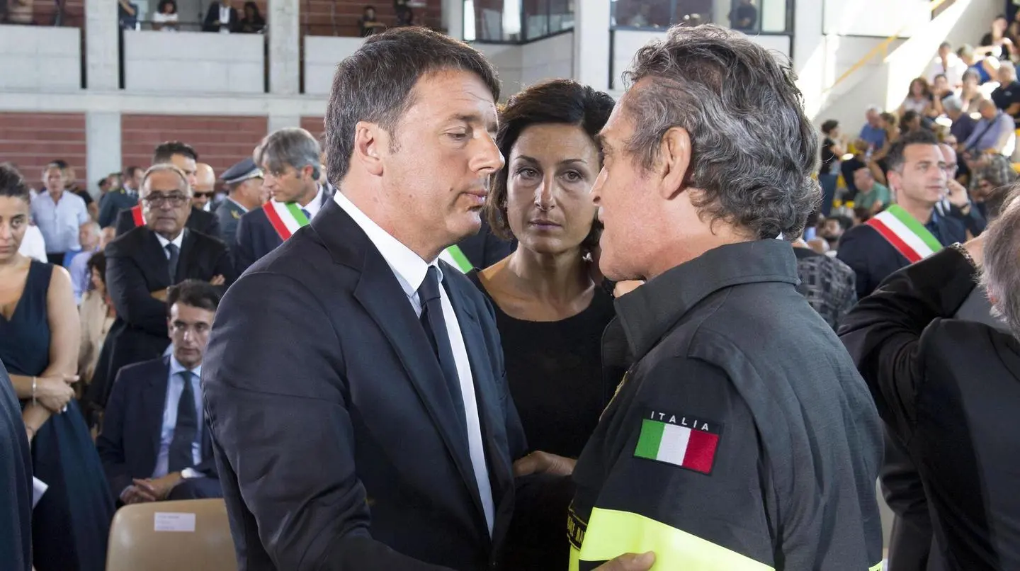 Terremoto, blitz di Matteo Renzi a Norcia