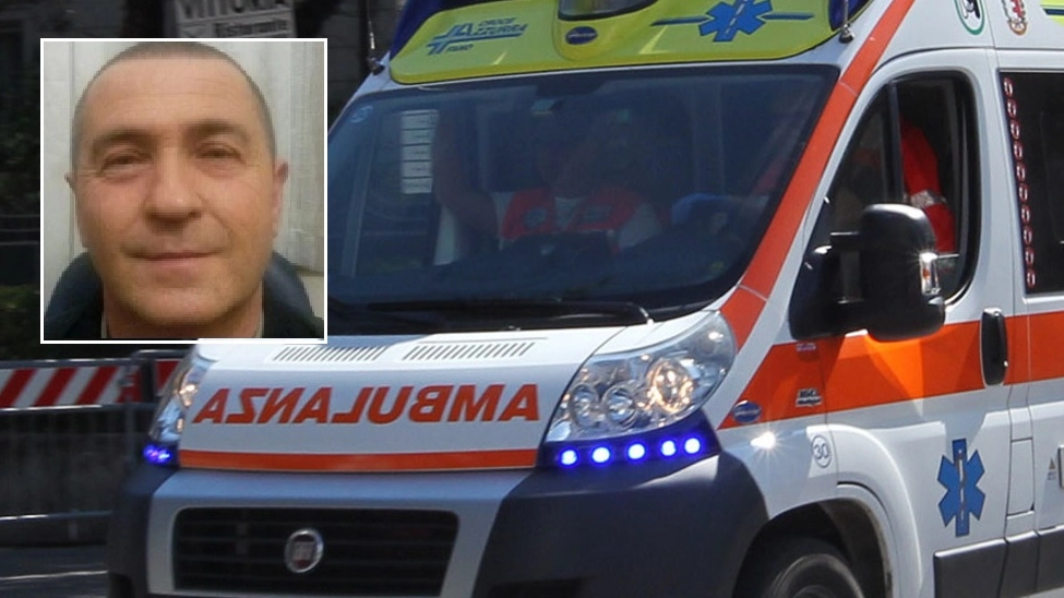 Un'ambulanza e, nel riquadro, la vittima