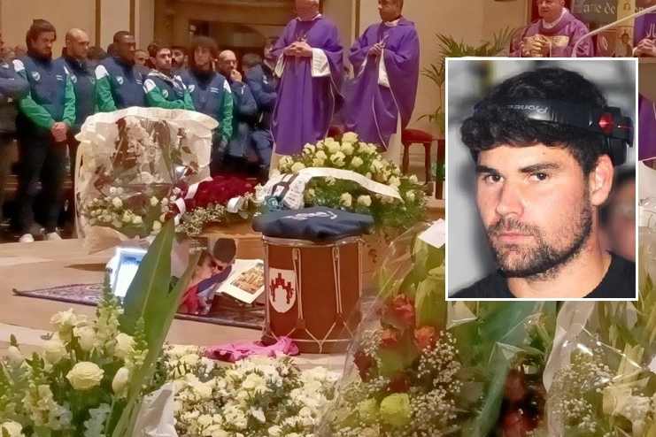 I funerali e, nel riquadro, il giovane