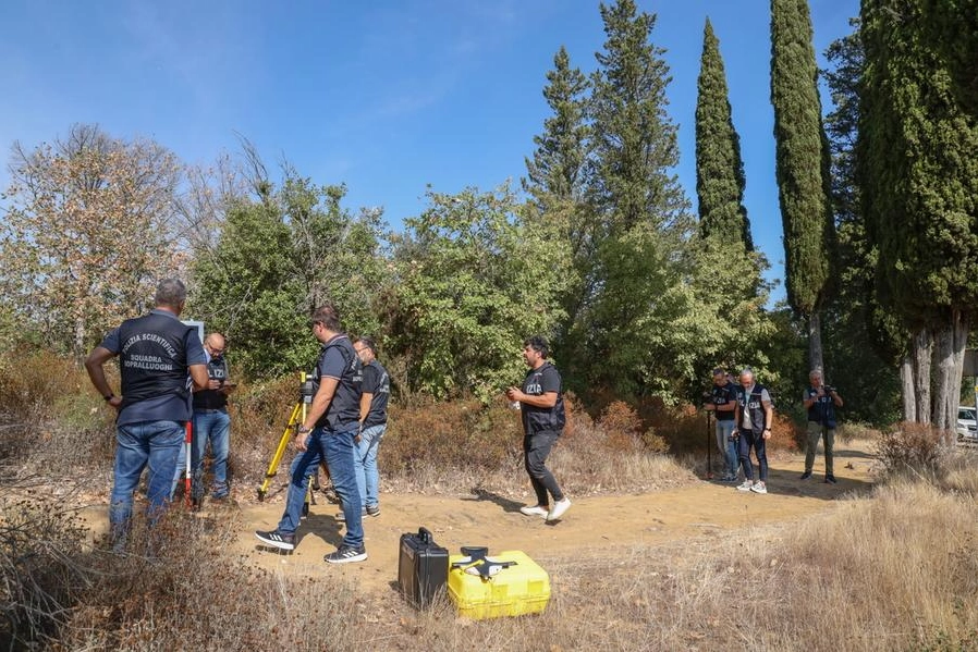 Mostro, gli investigatori agli Scopeti (Fotocronache Germogli)