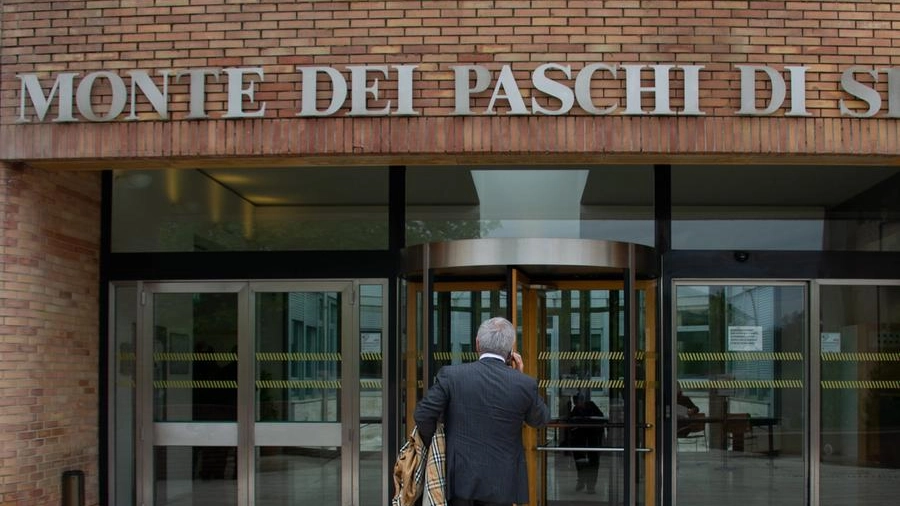 Monte dei Paschi, verso chiusura di 50 filiali. I sindacati: "Che senso ha?"