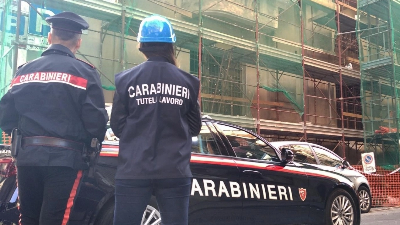 Controlli dei carabinieri nei cantieri edili
