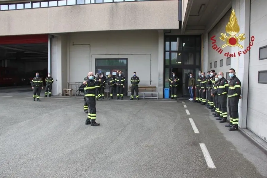 Il Saluto Dei Vigili Del Fuoco Al Collega Che Va In Pensione