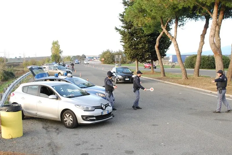 Anti terrorismo, posto di blocco sull'Aurelia