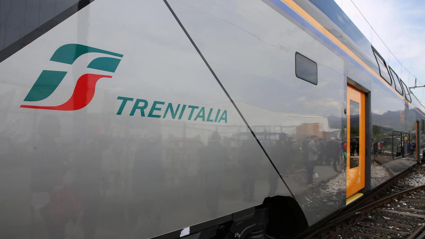 Un treno regionale di Trenitalia (Ansa)