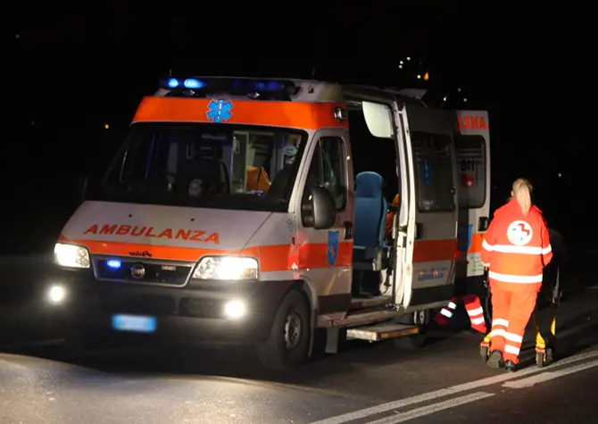 Gravissima sedicenne nell'auto ribaltata, ferita un'altra ragazza: torna l'incubo del sabato sera