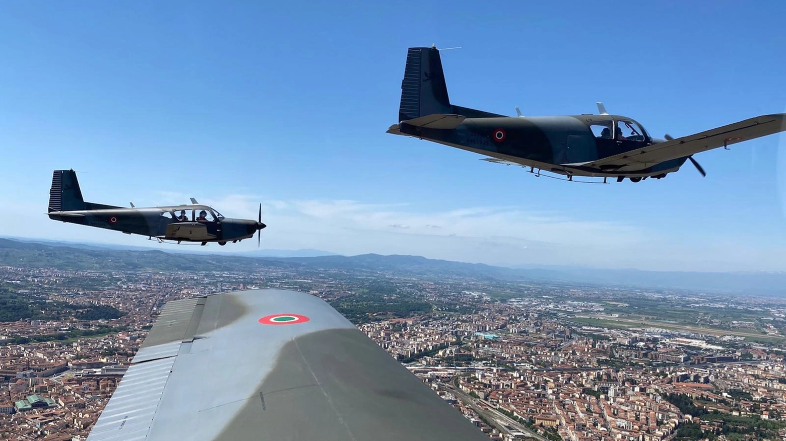 Aerei militari su Firenze, prove tecniche per la cerimonia del