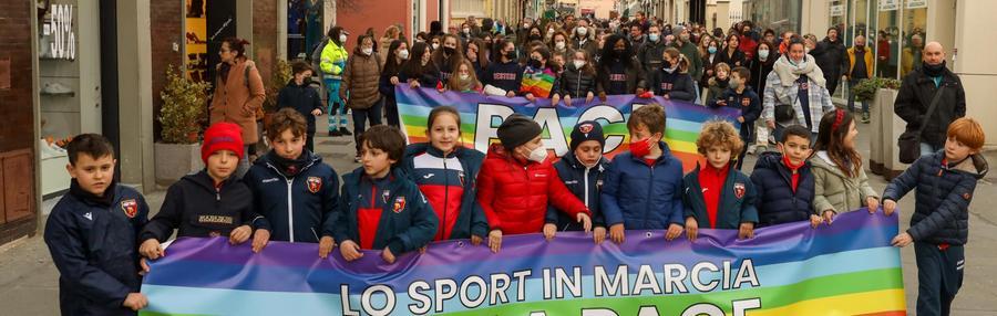 Alla Marcia Della Pace Migliaia Di Studenti E Sportivi