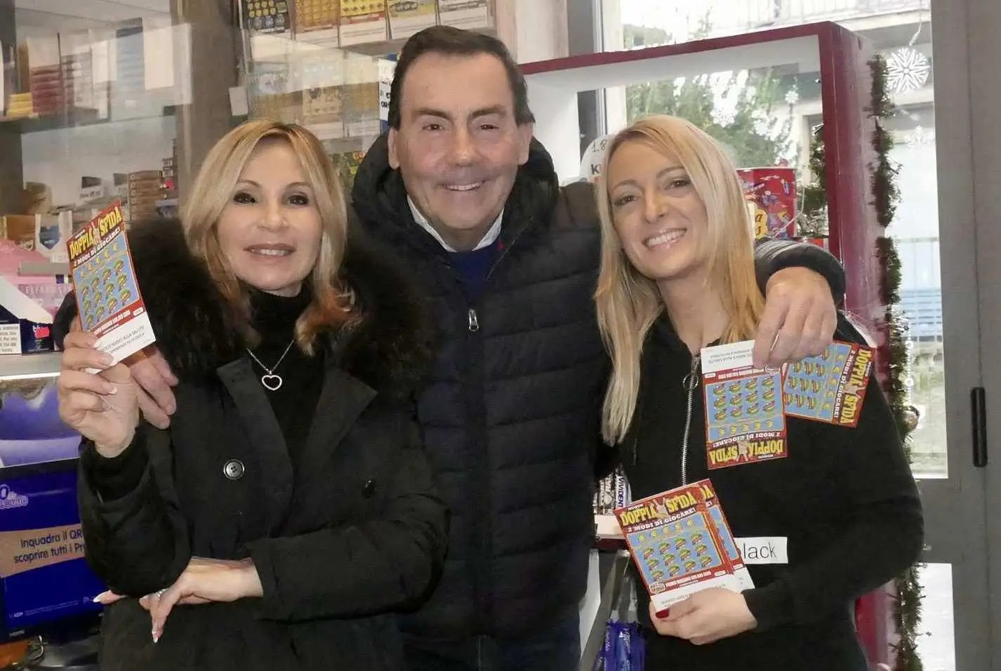 Ostia, madre e figlia vincono 500mila euro con un gratta e vinci in questa  tabaccheria