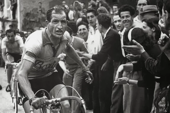 Gino Bartali, vincitore di due Tour a dieci anni di distanza