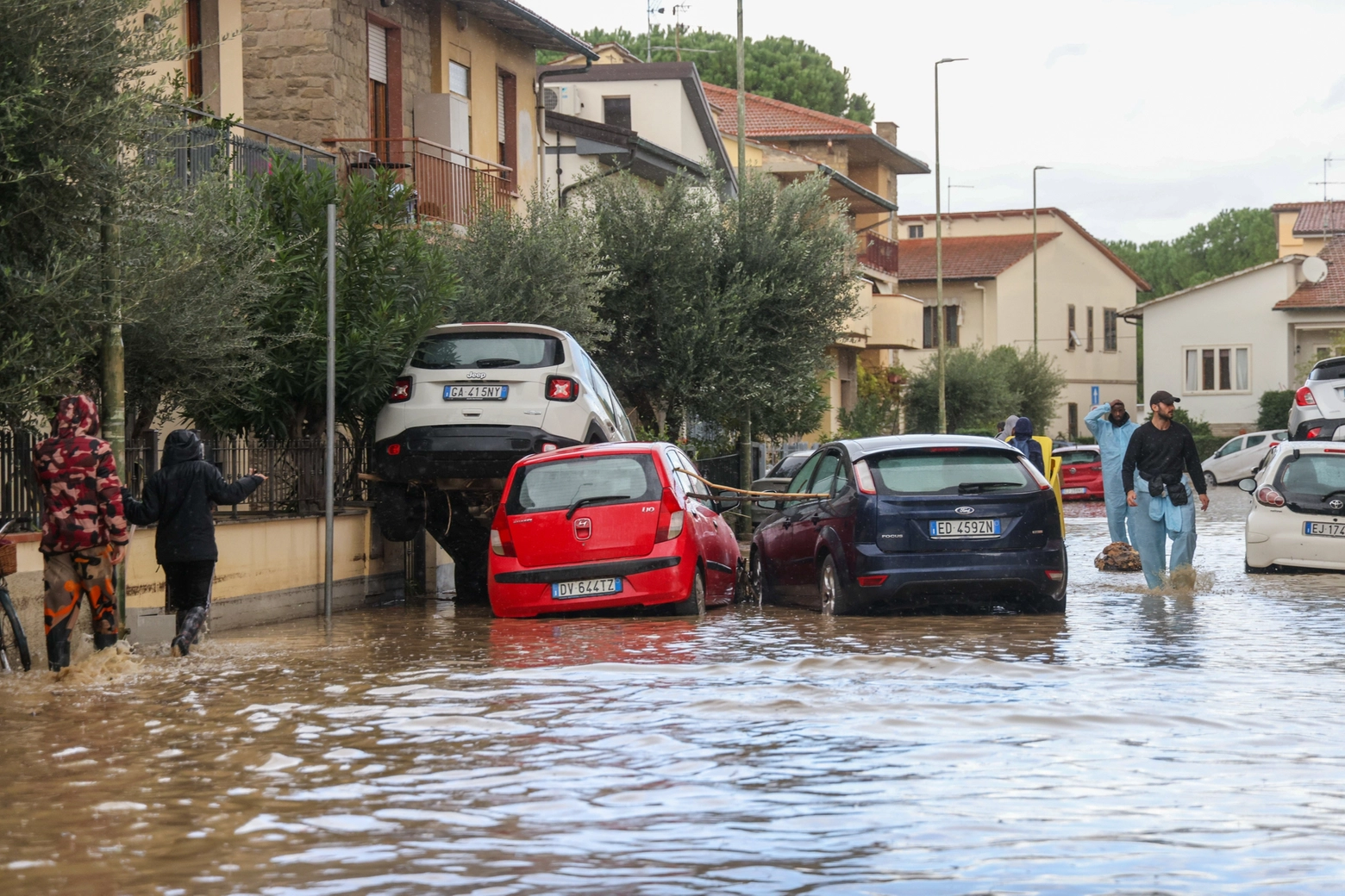 Devastazione per le strade di Campi Bisenzio (Fotocronache Germogli)