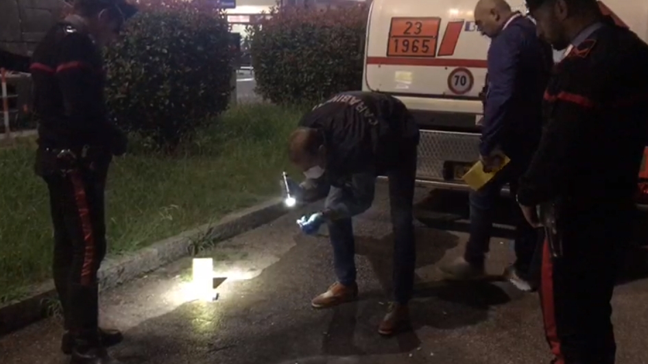 Paura in via Pistoiese: un uomo è stato accoltellato in auto