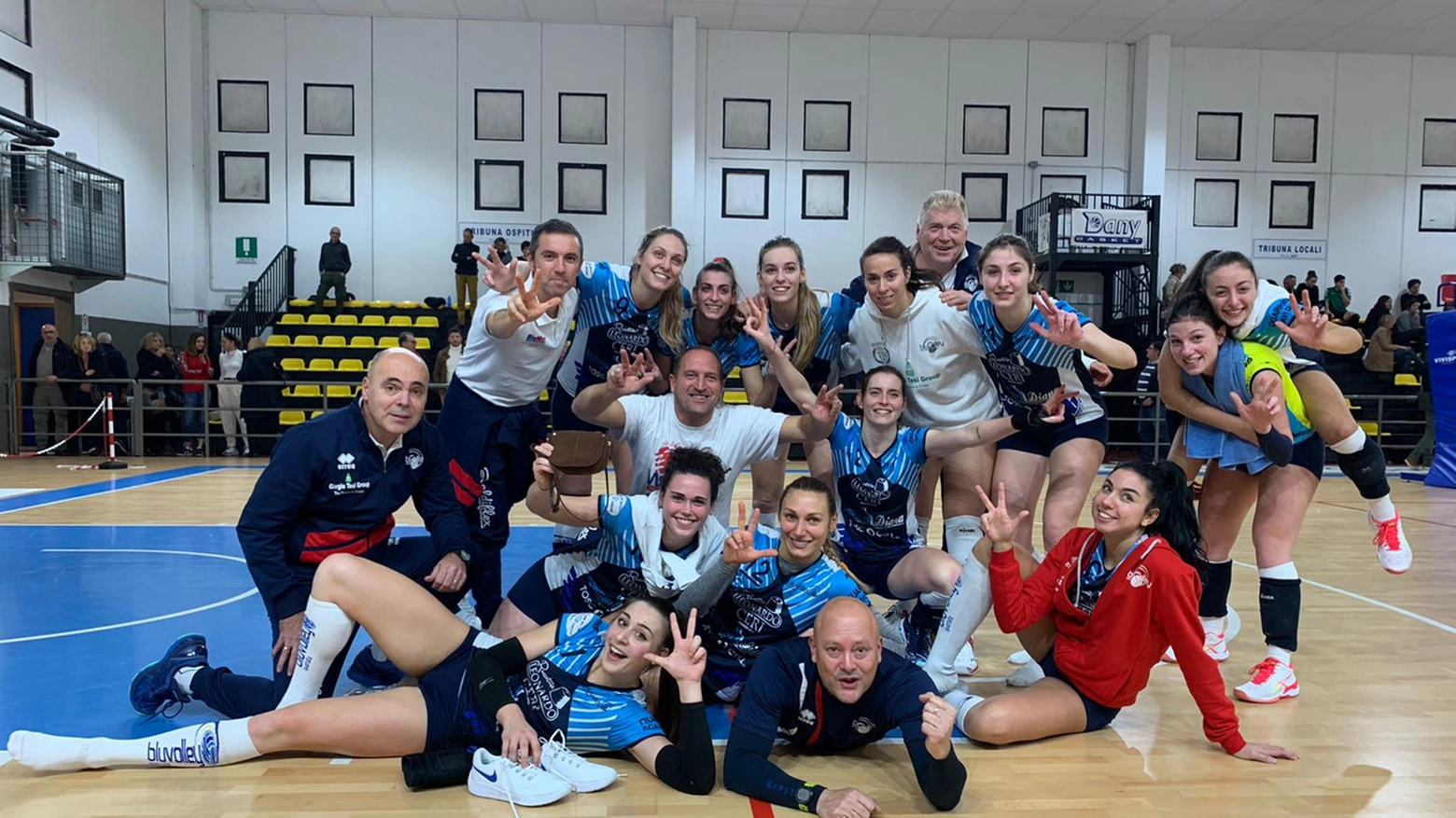 La gioia del Blu Volley al termine della gara vinta con la Nottolini