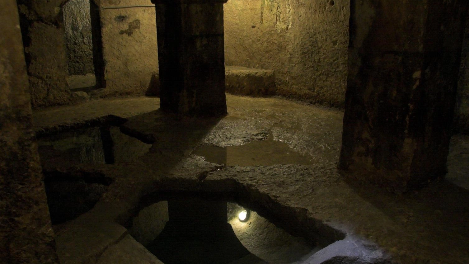 Un antico bagno ebraico emerge in via Cavalca