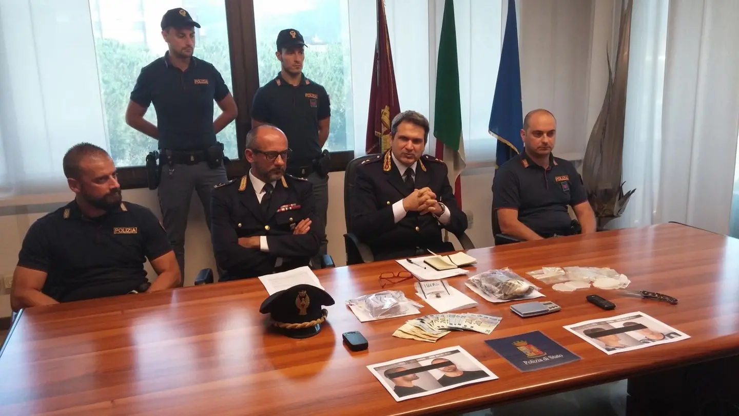 Amici e spacciatori, arrestati / VIDEO