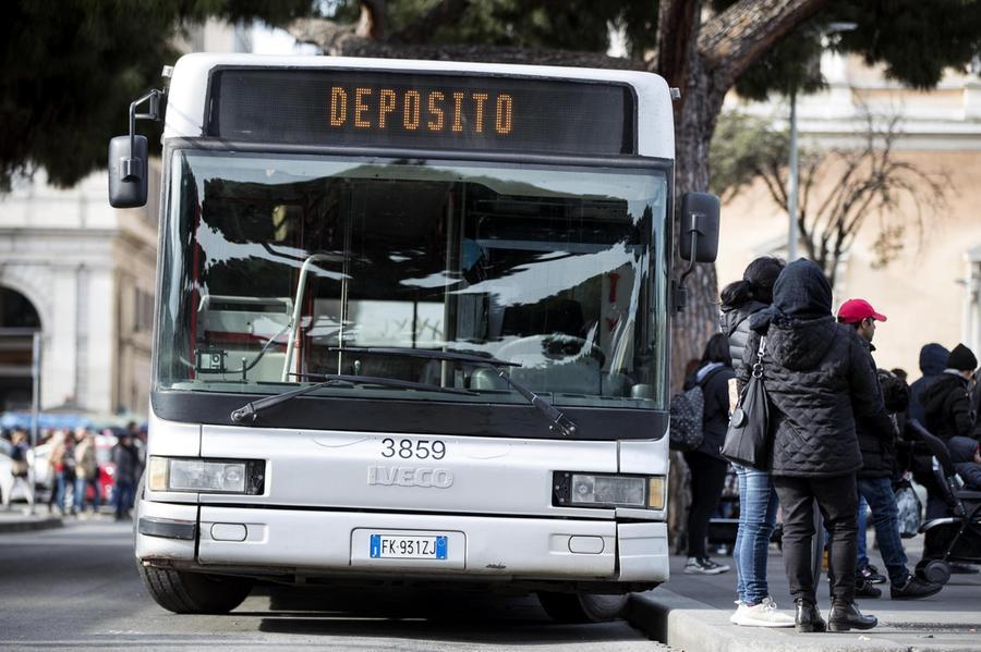 8 Marzo: Una Giornata Di Scioperi: Difficoltà Per Bus E Scuole