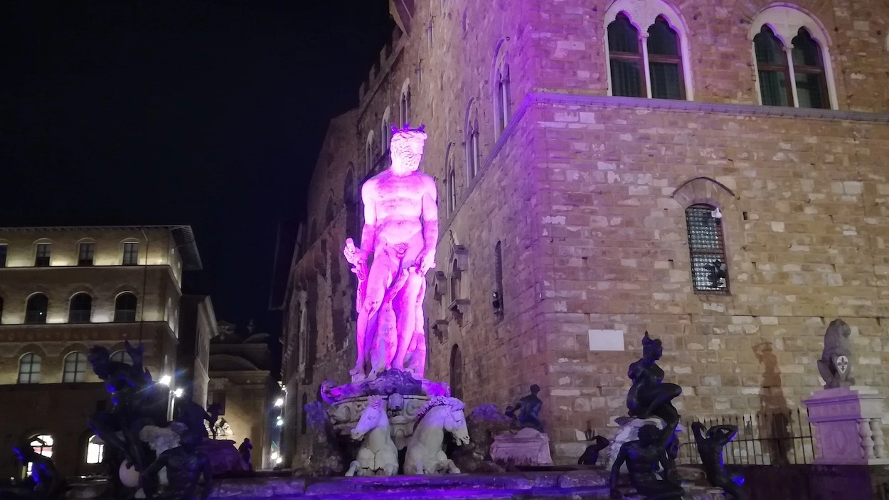 Il Biancone illuminato di rosa