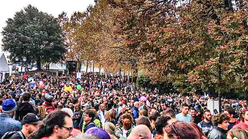 La folla ha preso d’assalto Lucca: solo ieri quasi 60mila i biglietti venduti e siamo oltre quota 300mila (fotoservizio Alcide)