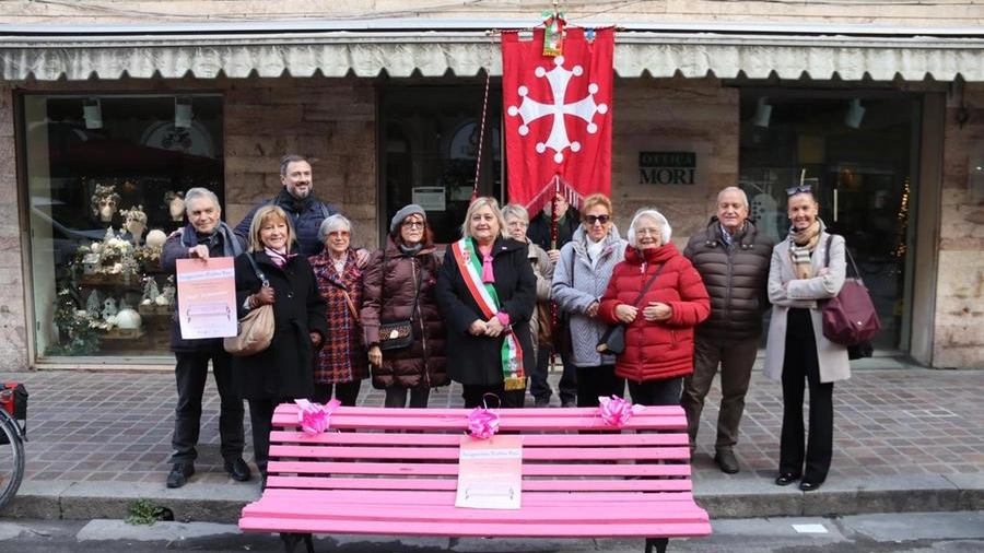 La nuova panchina rosa in Borgo Largo