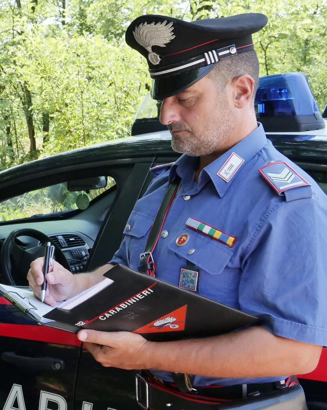 Furto Al Supermercato Ruba Oltre 200 Euro Di Cuffie Senza Fili In ...