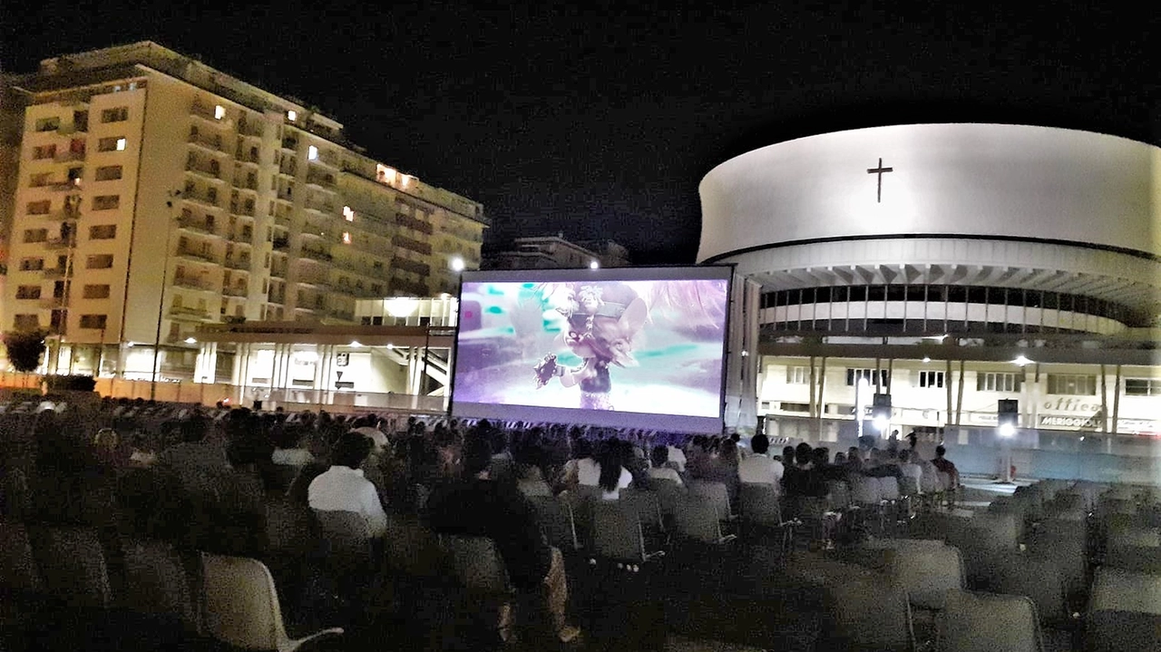 Il cinema sotto le stelle? Un vero successo fra inediti e anteprime