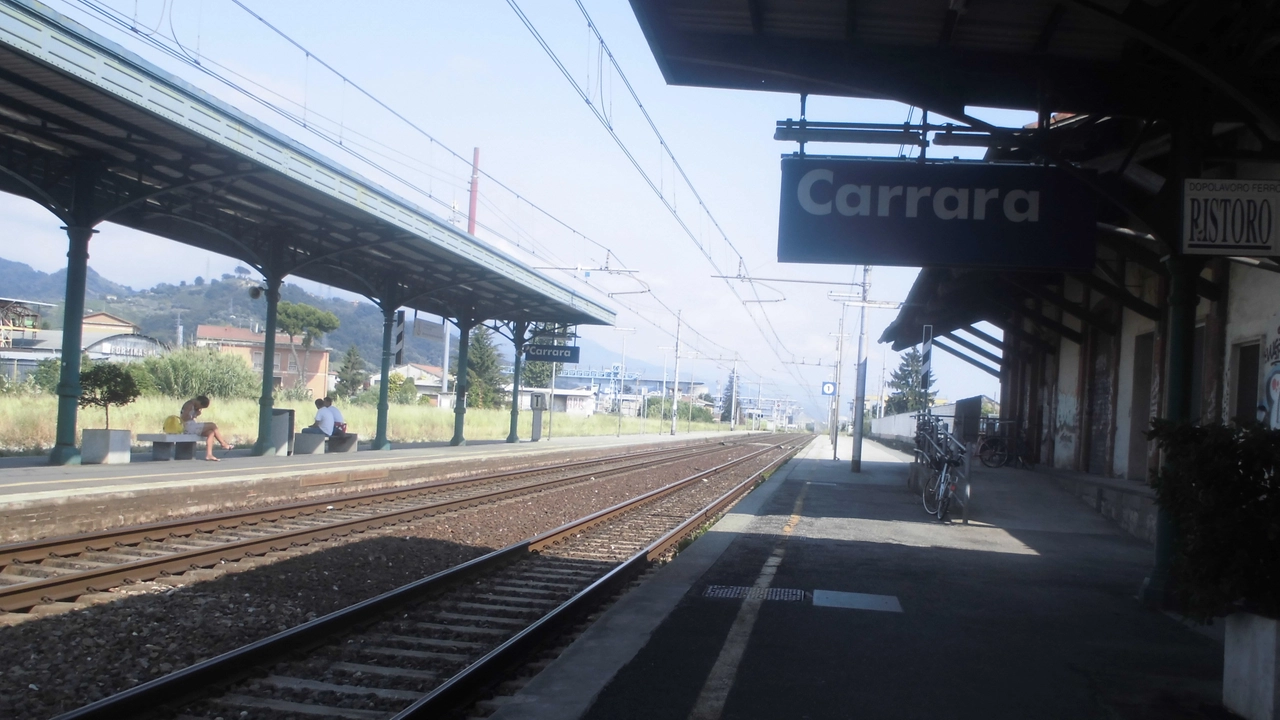 La stazione di Carrara Avenza