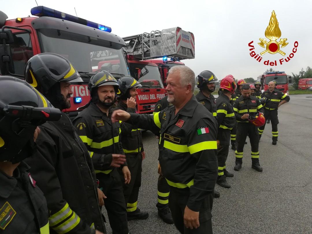 Vigile Del Fuoco In Pensione, Il Saluto Commuove. Sempre In Prima Fila ...