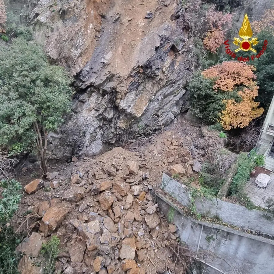 Paura in Liguria. Frana a Genova, 46 sfollati: "Sembrava un terremoto, salvi per miracolo"