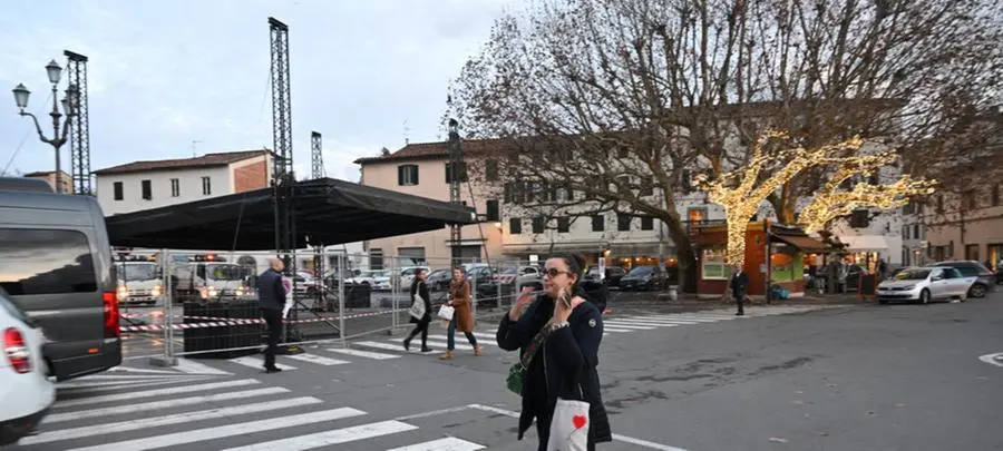 Festa di Capodanno a Lucca, palco coperto e scongiuri