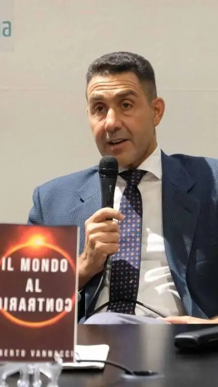 Vannacci sotto inchiesta per il suo libro un mese di licenza - Tiscali  Notizie