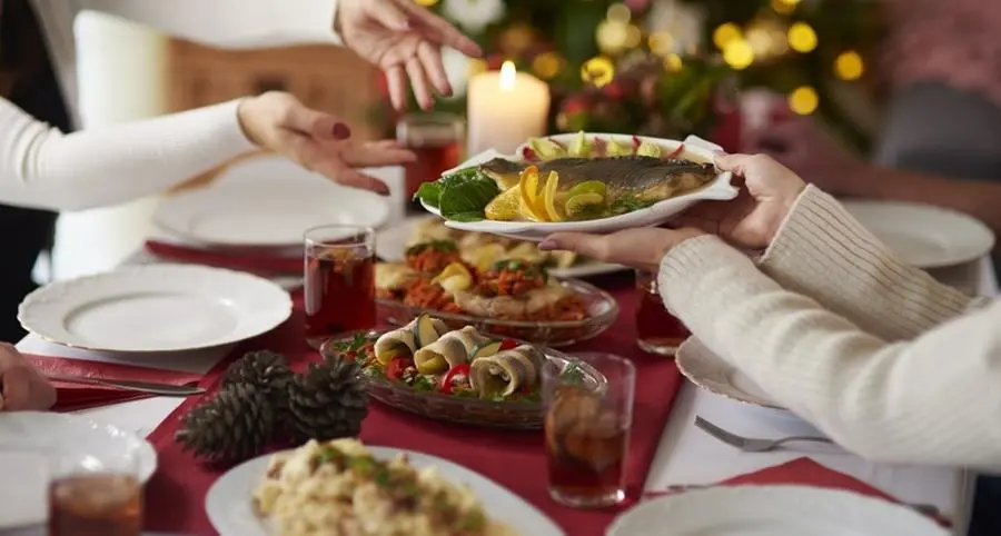 Natale, è corsa ai fornelli: gli italiani trascorreranno quasi 3 ore in cucina