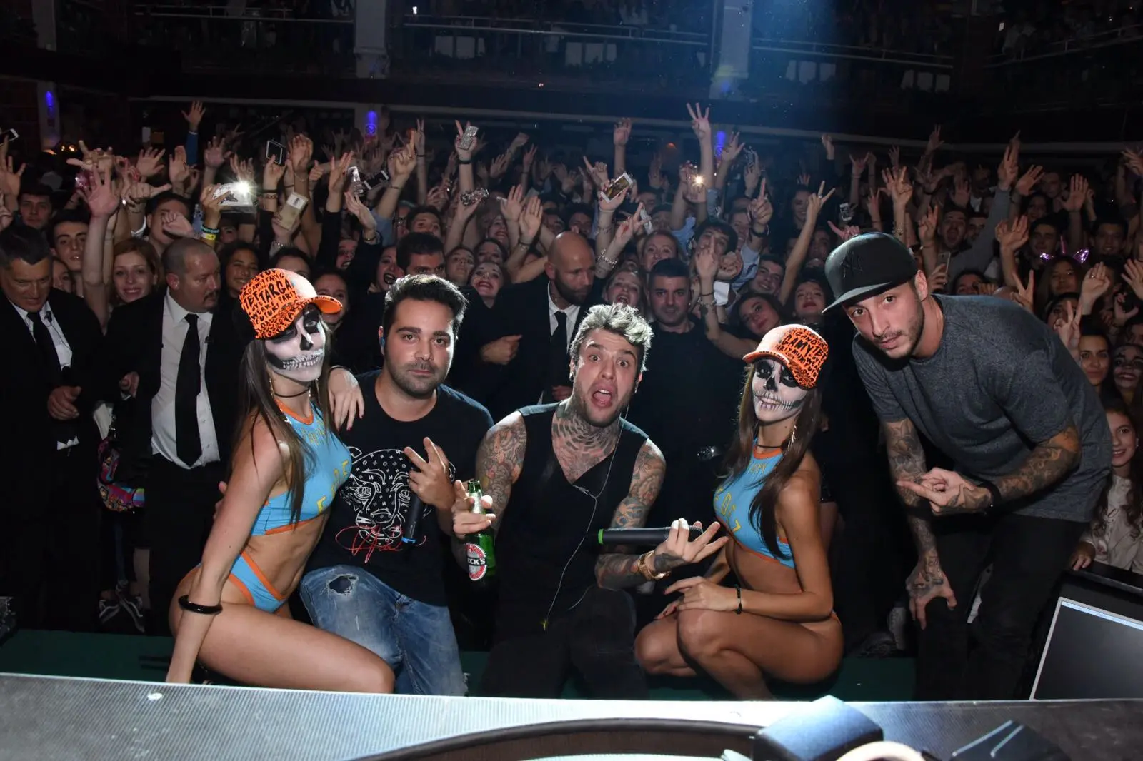 Fedez, Halloween in Capannina e pubblico in delirio / FOTO