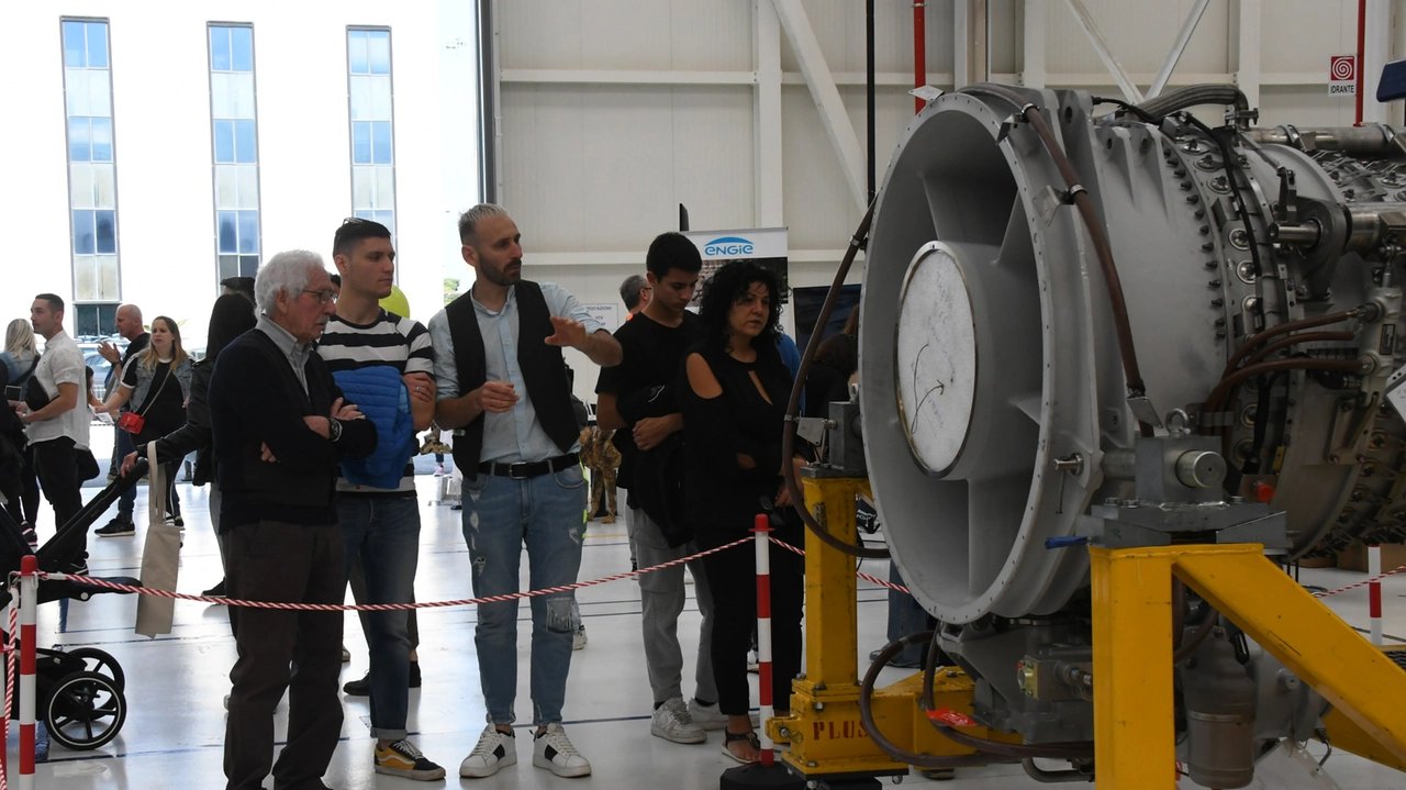 Carrara, porte aperte ad Aero Alliance. Alla scoperta delle mega turbine