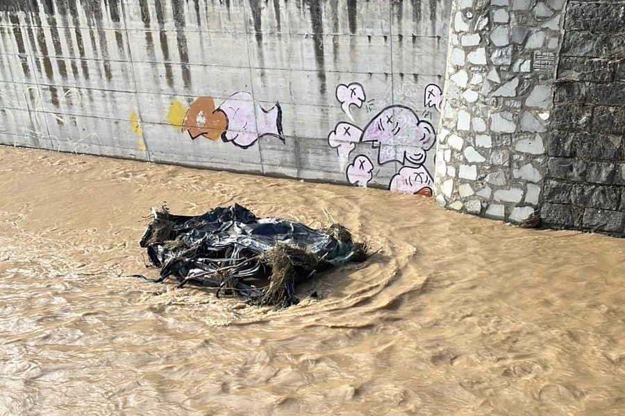 L'auto ritrovata nel canale