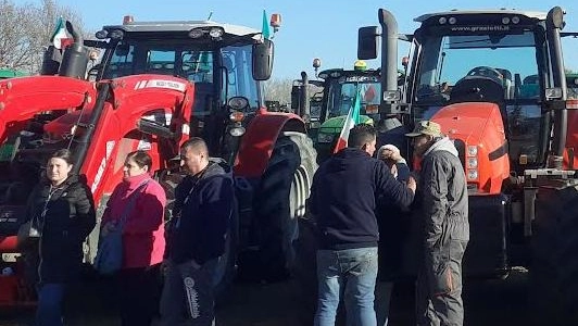 Agricoltori in protesta al Casello Valdichiana