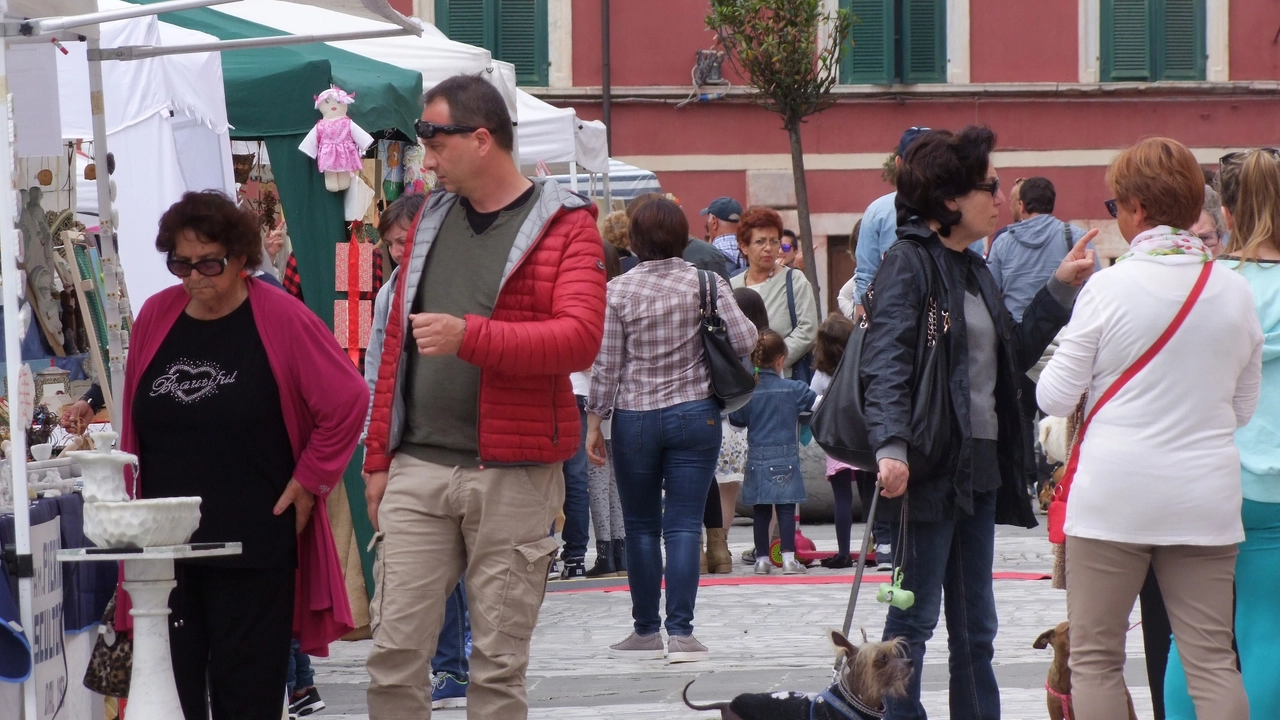 «Riapre» il centro storico di Carrara Il commercio si ravviva