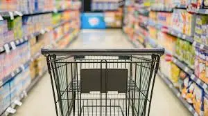 Supermercati, carrello stabile tra sconti e qualche aumento