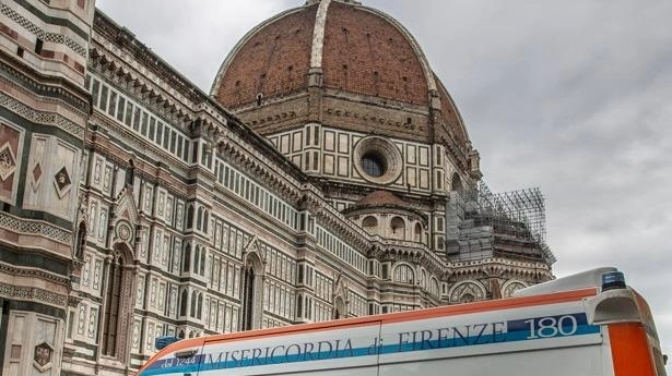 Tentano di rubare i soldi dei poveri dalla cassetta della Misericordia